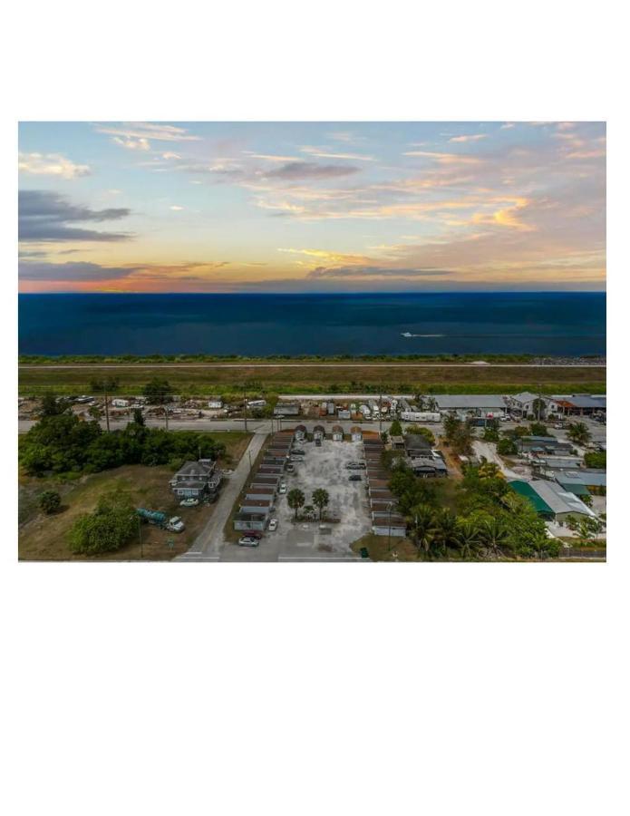Modern Studio Retreat With King Bed - Cozy Comfort Pahokee Экстерьер фото