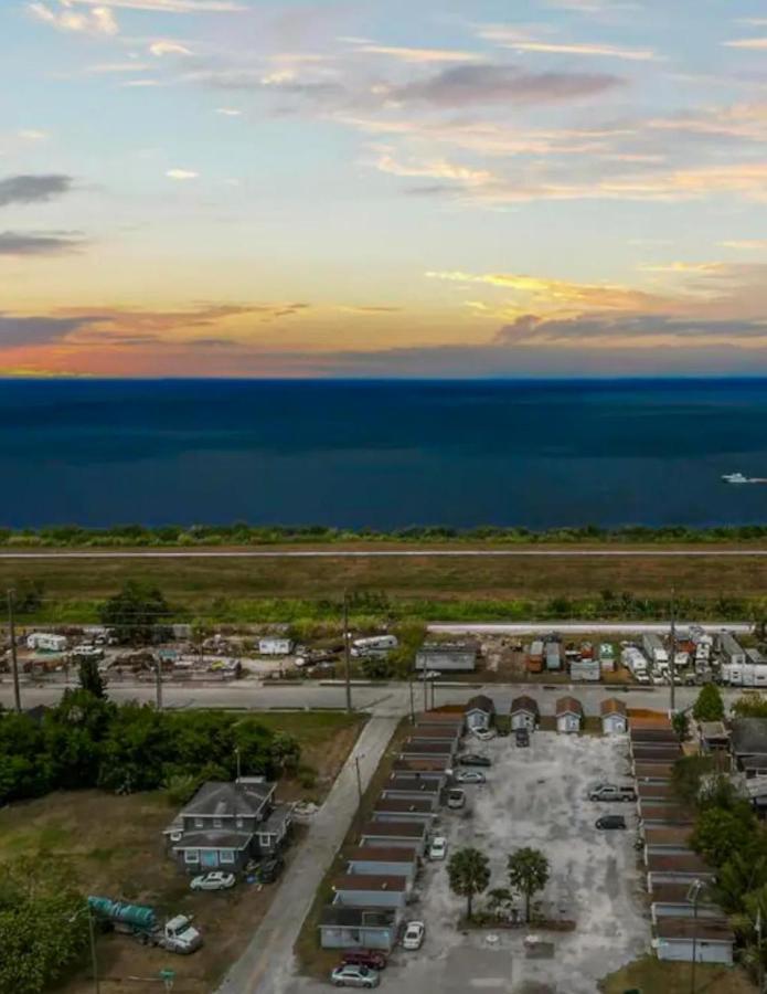 Modern Studio Retreat With King Bed - Cozy Comfort Pahokee Экстерьер фото